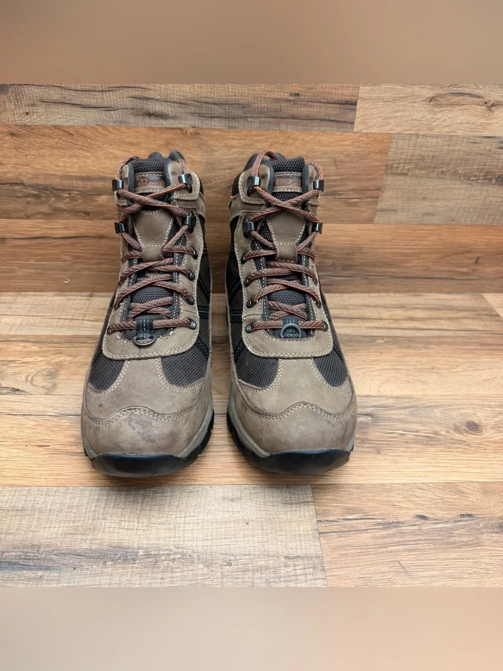 LL Bean Men's size 9 Brown Hiking Boots - Rugged Outdoor Trail Shoes